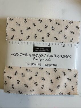 MODA Fabrics FLOWER GARDEN GATHERINGS Backgrounds 5" (42 Squares) Charm Pack